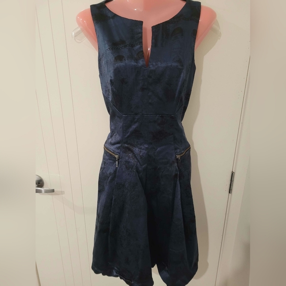 Cue dress - Picture 5 of 6